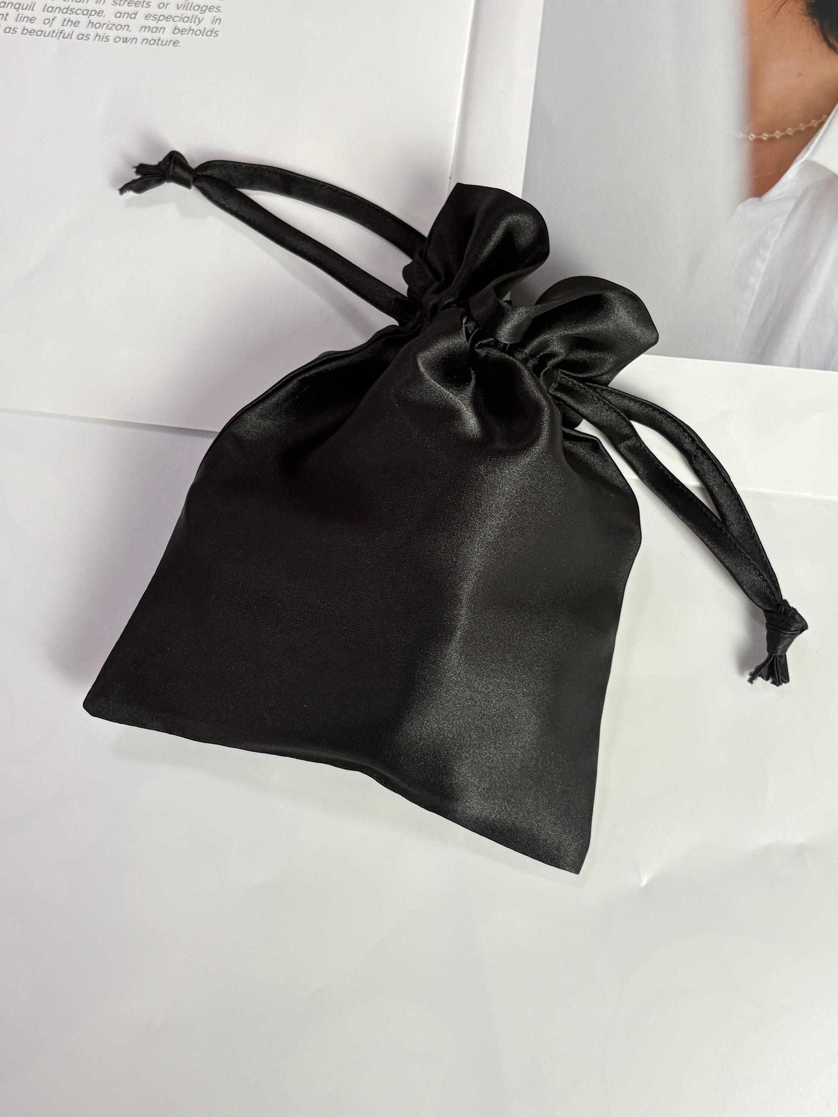 Velvet Gloss Silk Drawstring Pouch