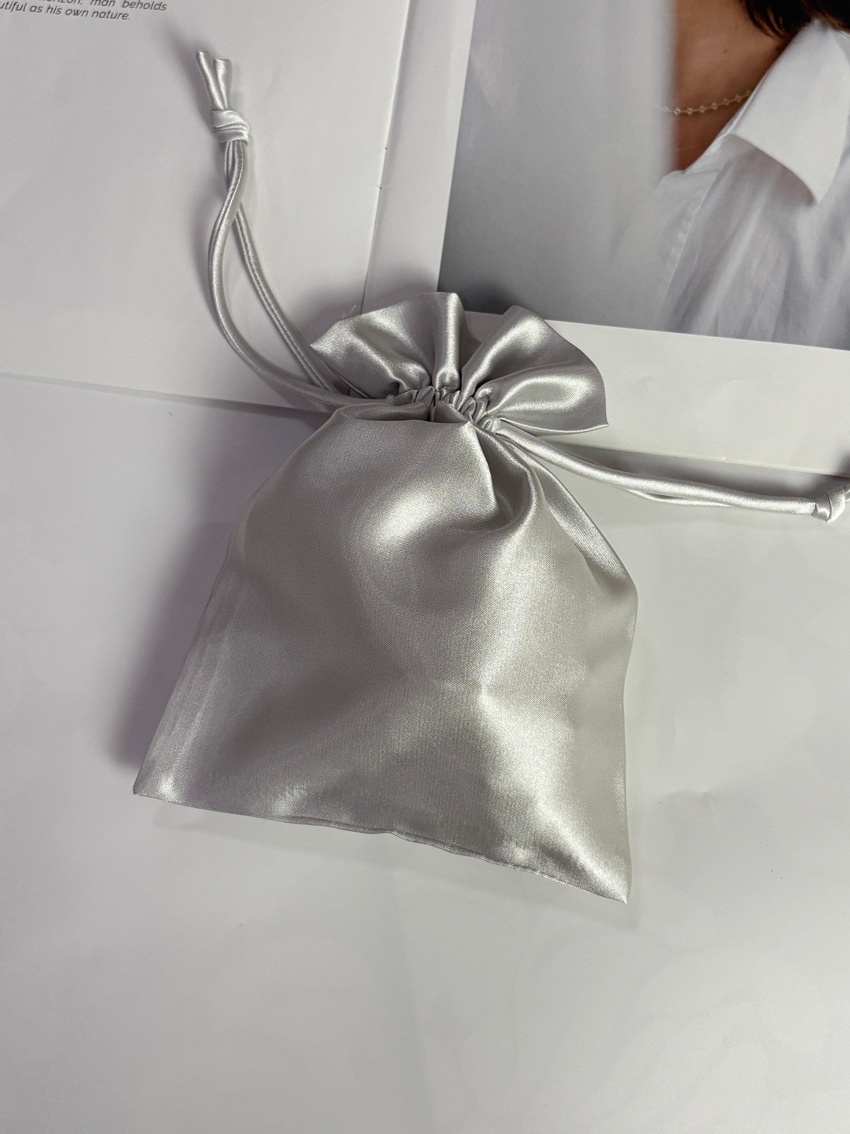 Velvet Gloss Silk Drawstring Pouch